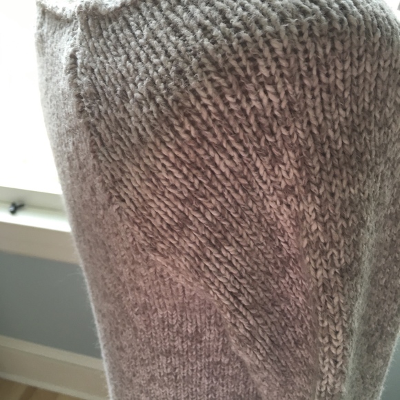 Ladies Long Sweater, Great with tights or leggings - Picture 4 of 7